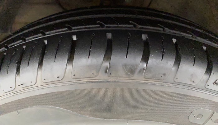 2018 Maruti Swift VXI, Petrol, Manual, 28,743 km, Left Front Tyre Tread