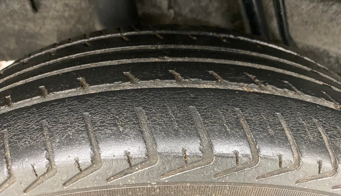 2019 Renault Kwid RXT 1.0 (O), Petrol, Manual, 58,023 km, Right Rear Tyre Tread