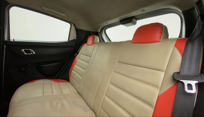 2019 Renault Kwid RXT 1.0 (O), Petrol, Manual, 58,023 km, Right Side Rear Door Cabin