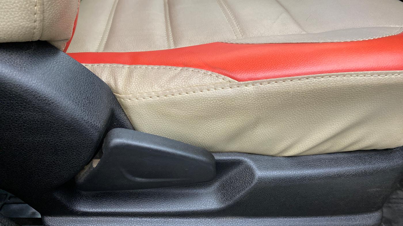 2019 Renault Kwid RXT 1.0 (O), Petrol, Manual, 58,023 km, Driver Side Adjustment Panel