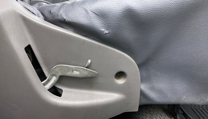 2016 Datsun Go T, Petrol, Manual, 65,718 km, Driver Side Adjustment Panel