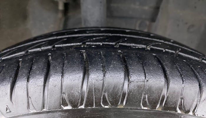 2016 Datsun Go T, Petrol, Manual, 65,718 km, Right Front Tyre Tread