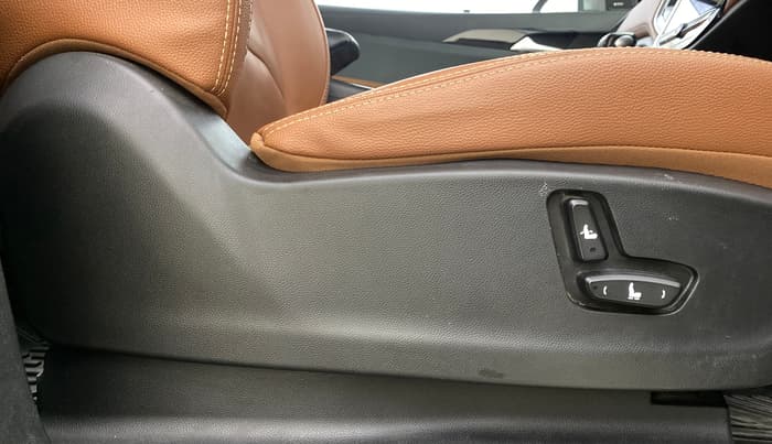 2021 MG HECTOR PLUS SHARP 1.5 PETROL TURBO CVT 6-STR, Petrol, Automatic, 25,645 km, Driver Side Adjustment Panel