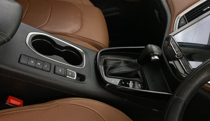 2021 MG HECTOR PLUS SHARP 1.5 PETROL TURBO CVT 6-STR, Petrol, Automatic, 25,645 km, Gear Lever