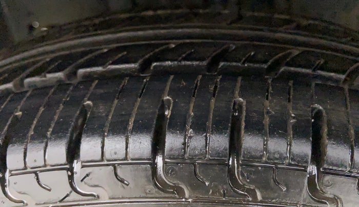 2015 Datsun Go Plus T, Petrol, Manual, 23,771 km, Left Front Tyre Tread