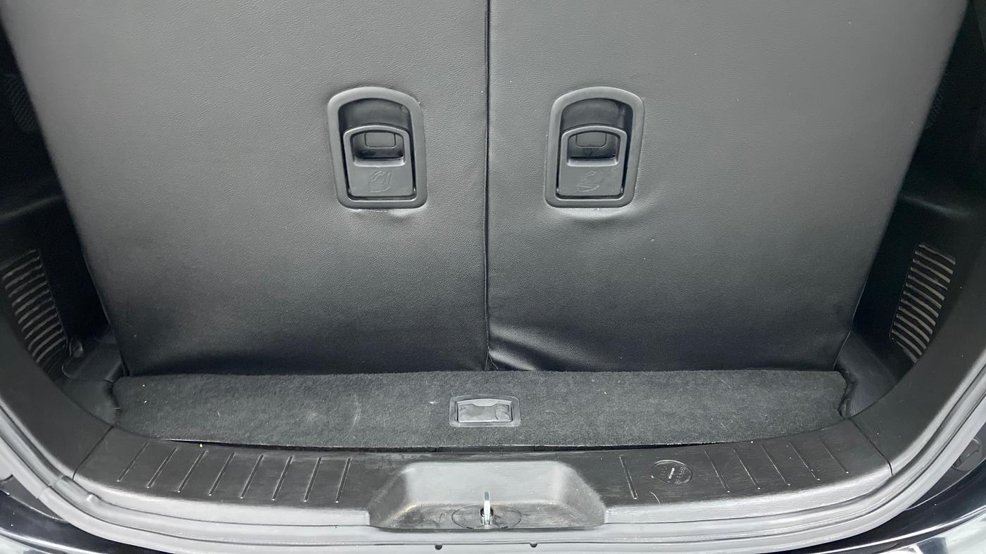 2020 Mahindra XUV500 W9 AT, Diesel, Automatic, 19,581 km, Boot Inside