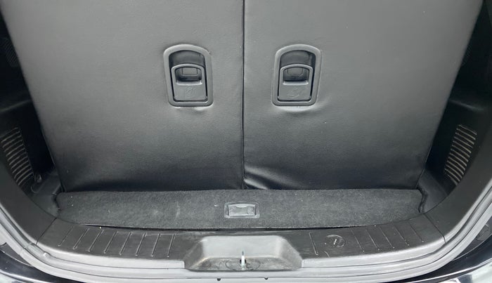 2020 Mahindra XUV500 W9 AT, Diesel, Automatic, 19,581 km, Boot Inside