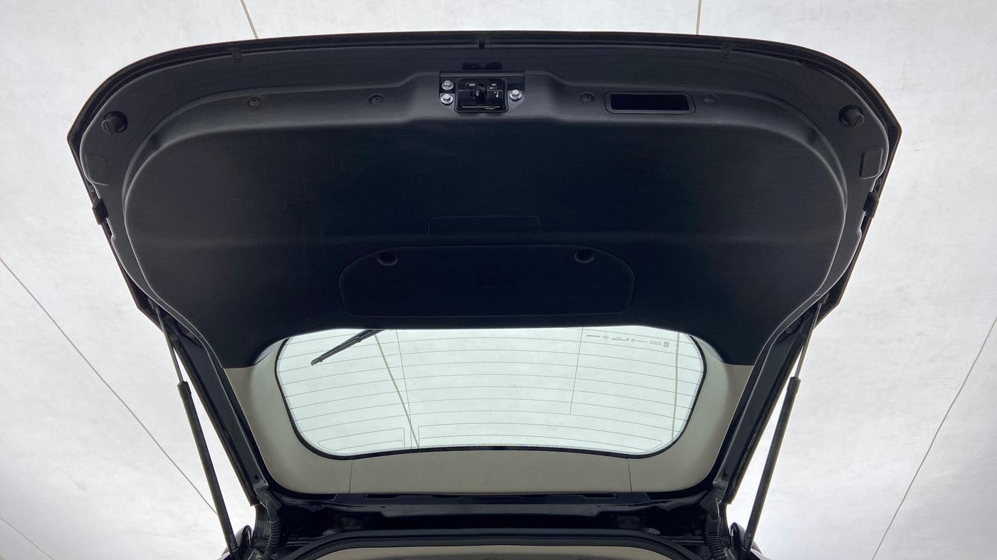 2020 Mahindra XUV500 W9 AT, Diesel, Automatic, 19,581 km, Boot Door Open