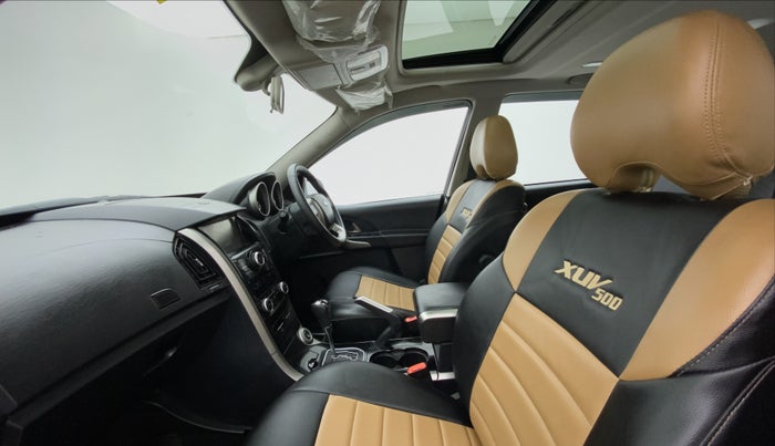 2020 Mahindra XUV500 W9 AT, Diesel, Automatic, 19,581 km, Right Side Front Door Cabin