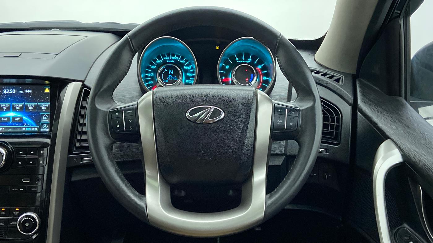 2020 Mahindra XUV500 W9 AT, Diesel, Automatic, 19,581 km, Steering Wheel Close Up