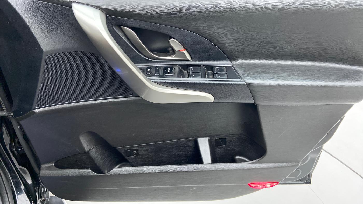 2020 Mahindra XUV500 W9 AT, Diesel, Automatic, 19,581 km, Driver Side Door Panels Control