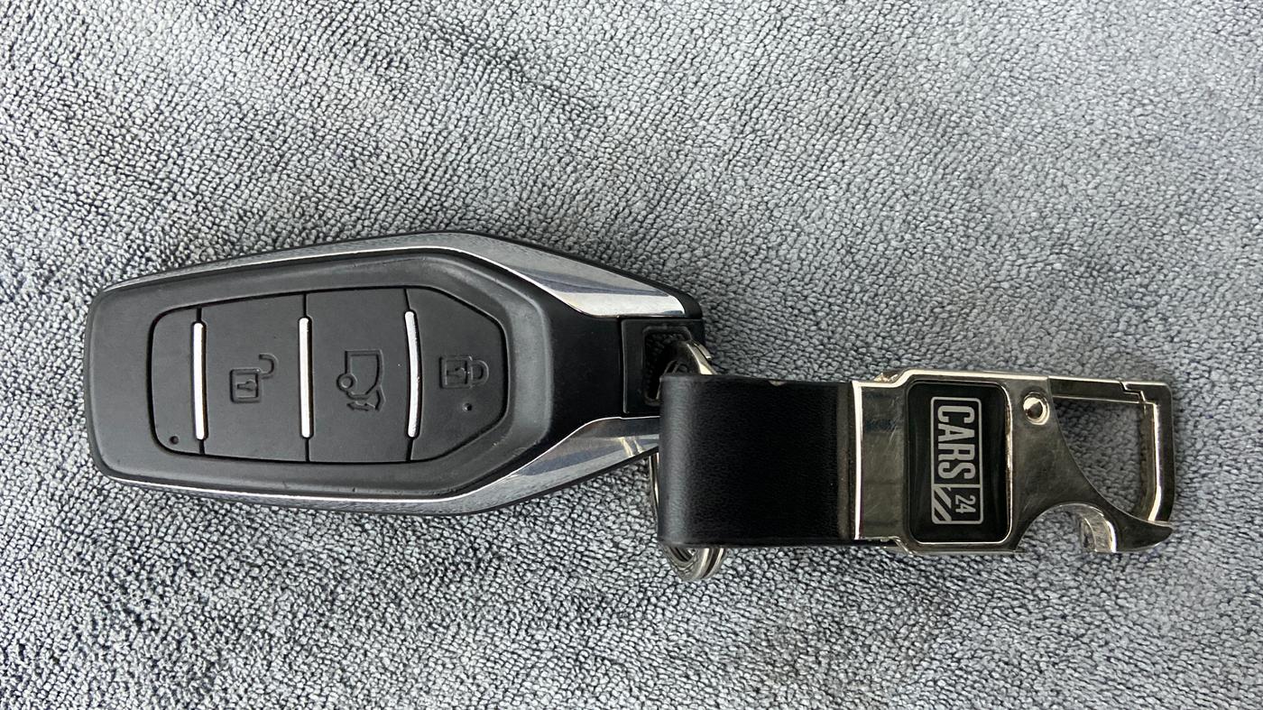 2020 Mahindra XUV500 W9 AT, Diesel, Automatic, 19,581 km, Key Close Up