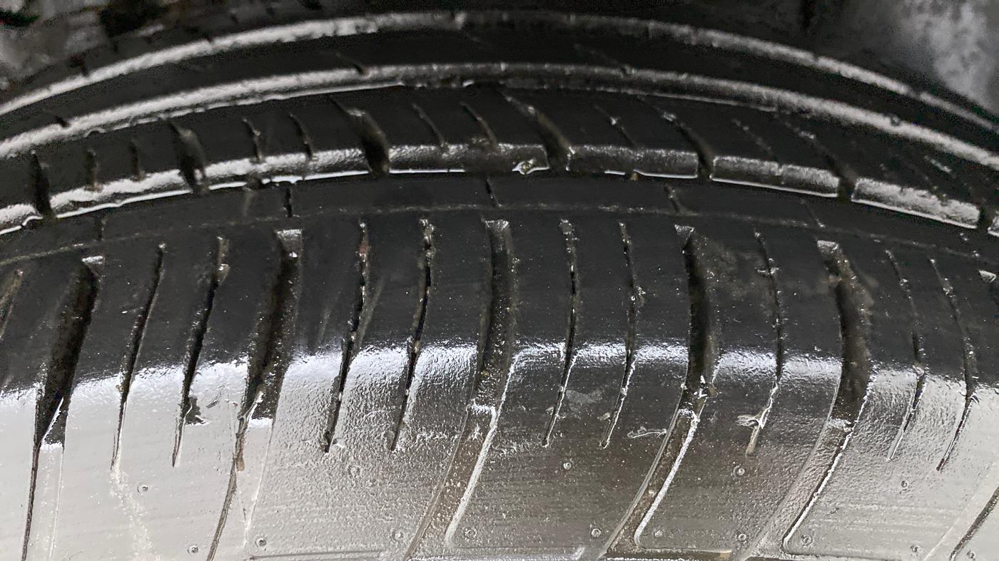 2020 Tata Harrier XZA PLUS, Diesel, Automatic, 44,046 km, Left Rear Tyre Tread