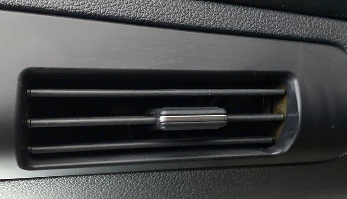 2020 Tata Harrier XZA PLUS, Diesel, Automatic, 44,046 km, Rear AC Vents