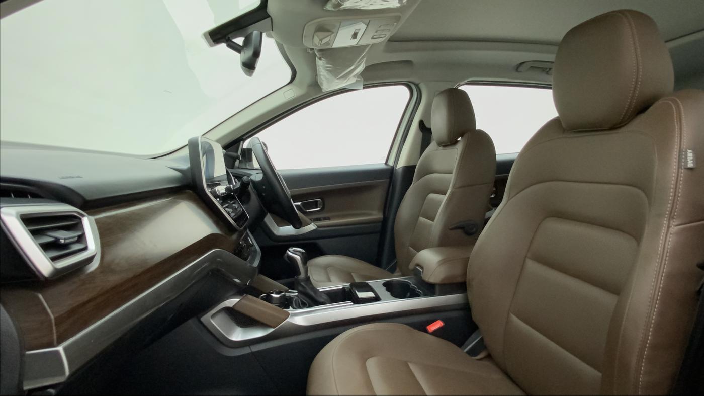 2020 Tata Harrier XZA PLUS, Diesel, Automatic, 44,046 km, Right Side Front Door Cabin