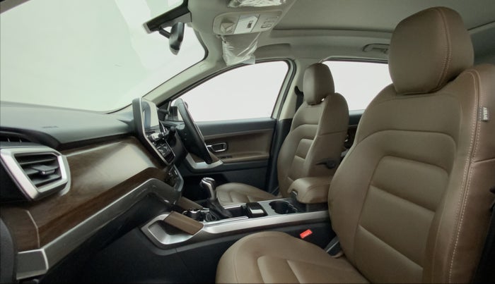 2020 Tata Harrier XZA PLUS, Diesel, Automatic, 44,046 km, Right Side Front Door Cabin