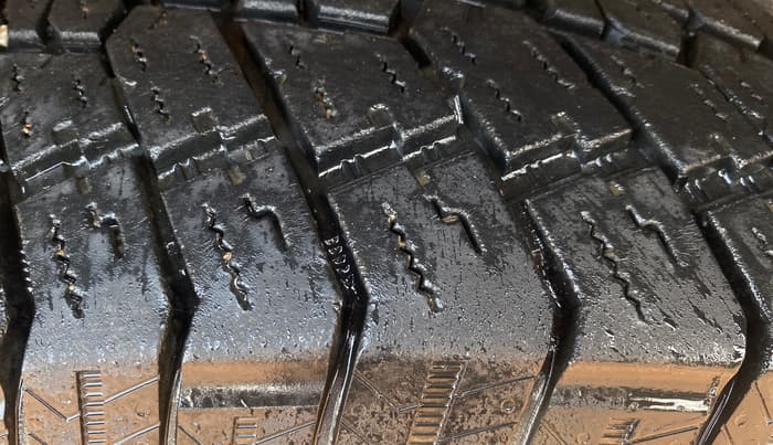 2022 Mahindra Thar LX PETROL HT 4WD AT, Petrol, Automatic, 11,187 km, Left Rear Tyre Tread