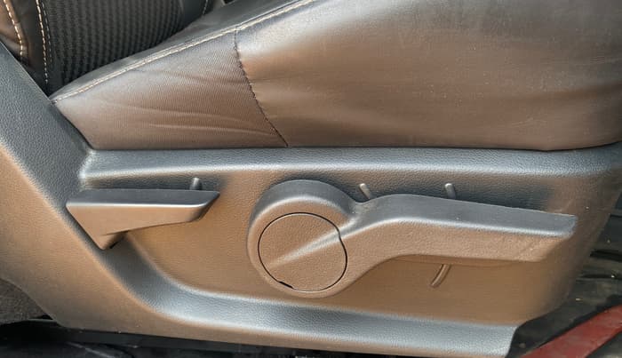 2022 Mahindra Thar LX PETROL HT 4WD AT, Petrol, Automatic, 11,187 km, Driver Side Adjustment Panel