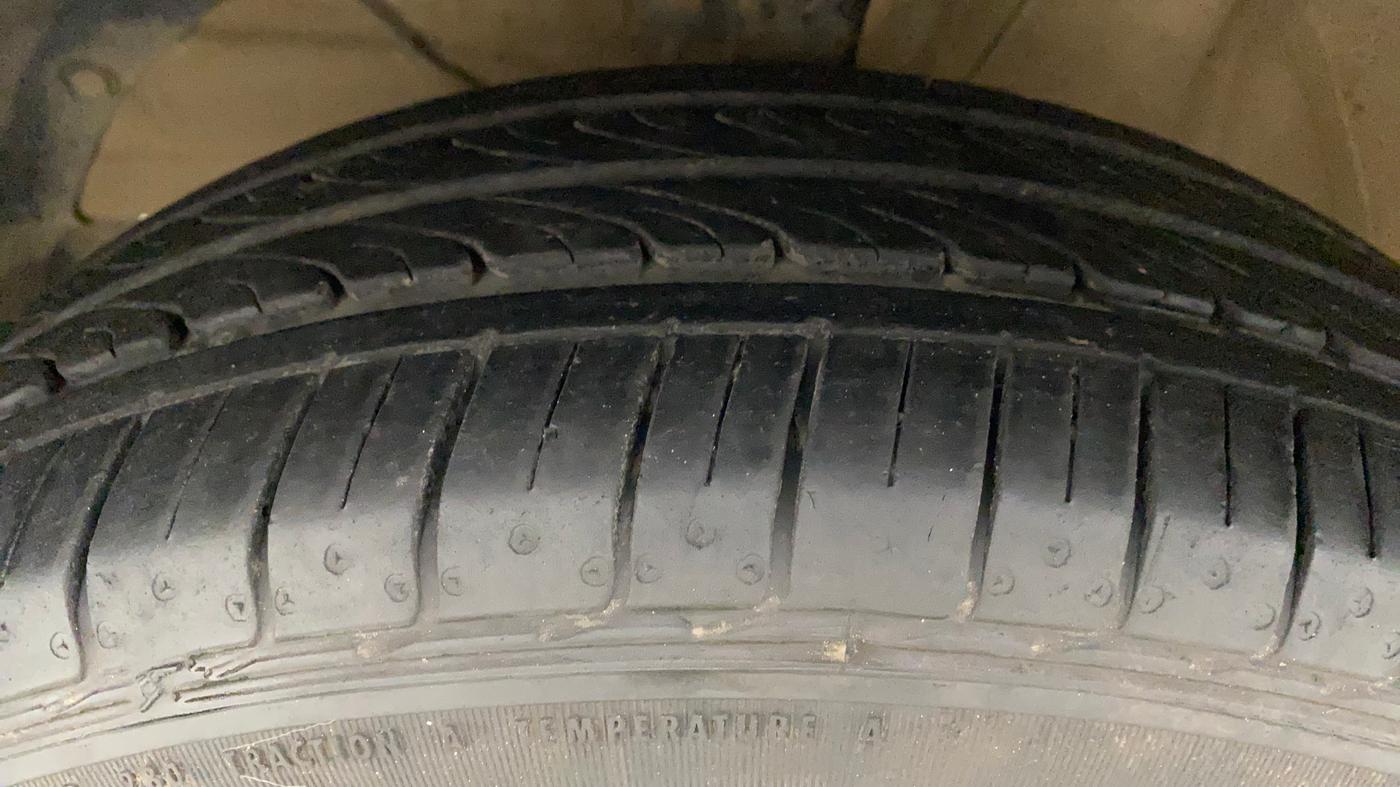 2019 Maruti Swift ZDI PLUS, Diesel, Manual, 86,877 km, Left Front Tyre Tread