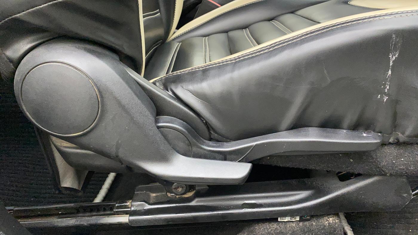 2019 Maruti Swift ZDI PLUS, Diesel, Manual, 86,877 km, Driver Side Adjustment Panel