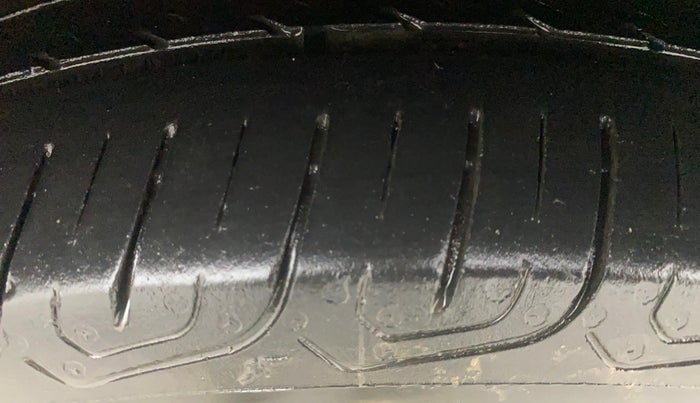 2022 Skoda SLAVIA STYLE 1.0L TSI MT, Petrol, Manual, 51,318 km, Left Front Tyre Tread