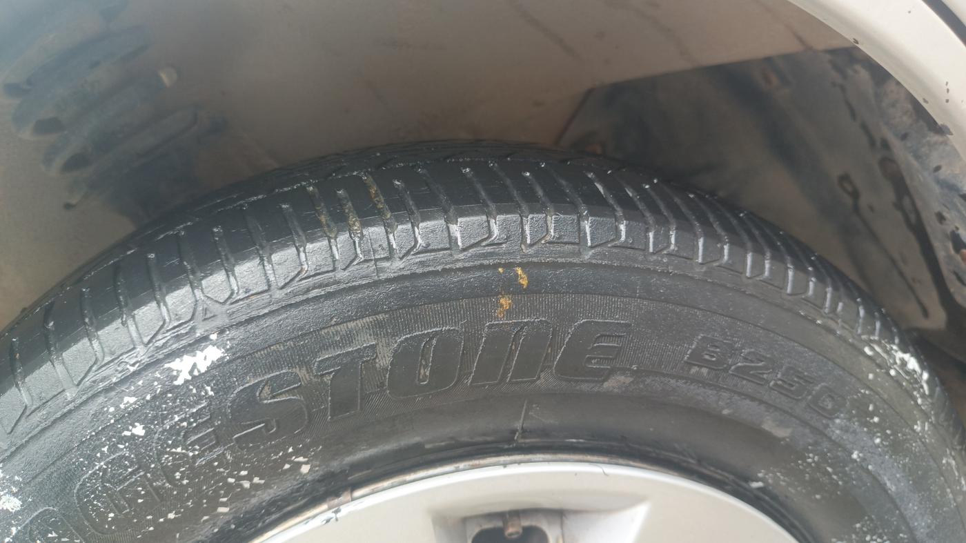 2021 Maruti Eeco 5 STR WITH A/C+HTR, Petrol, Manual, 81,219 km, Left Front Tyre Tread