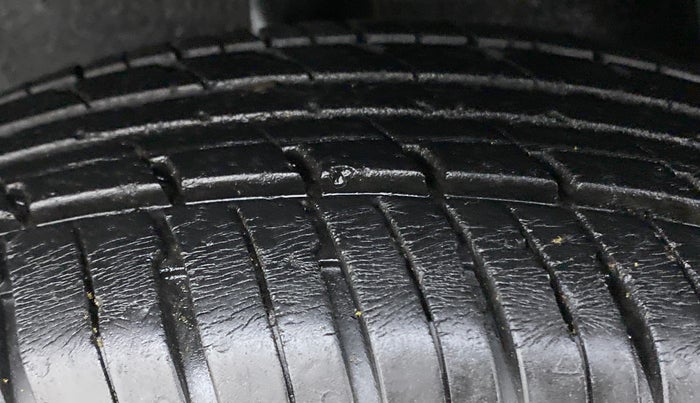2016 Renault Kwid RXT, Petrol, Manual, 59,235 km, Right Rear Tyre Tread