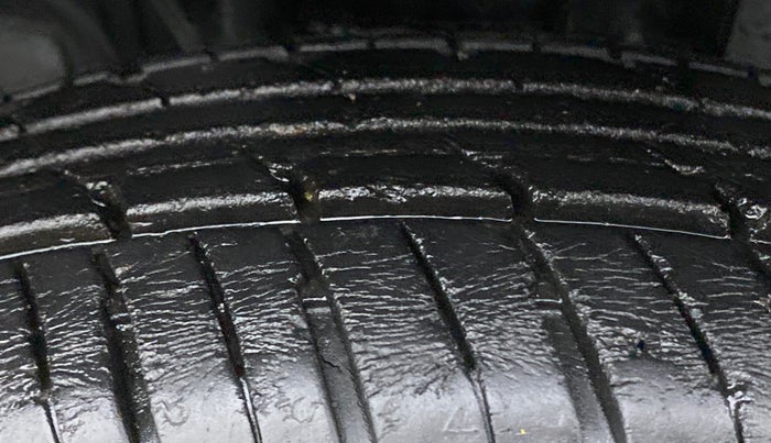 2016 Renault Kwid RXT, Petrol, Manual, 59,235 km, Right Front Tyre Tread