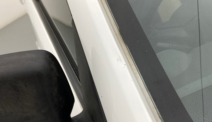 2016 Renault Kwid RXT, Petrol, Manual, 59,235 km, Right A pillar - Slightly dented