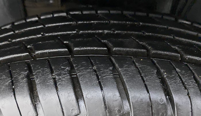 2016 Renault Kwid RXT, Petrol, Manual, 59,235 km, Left Front Tyre Tread