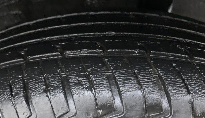 2016 Renault Kwid RXT, Petrol, Manual, 59,235 km, Left Rear Tyre Tread