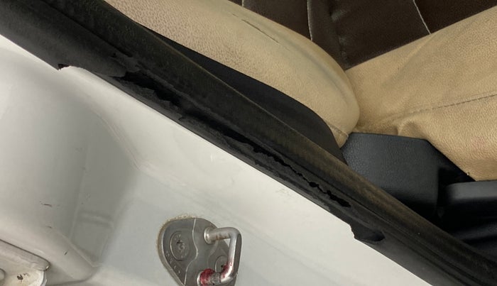 2016 Renault Kwid RXT, Petrol, Manual, 59,235 km, Driver-side door - Beading has minor damage