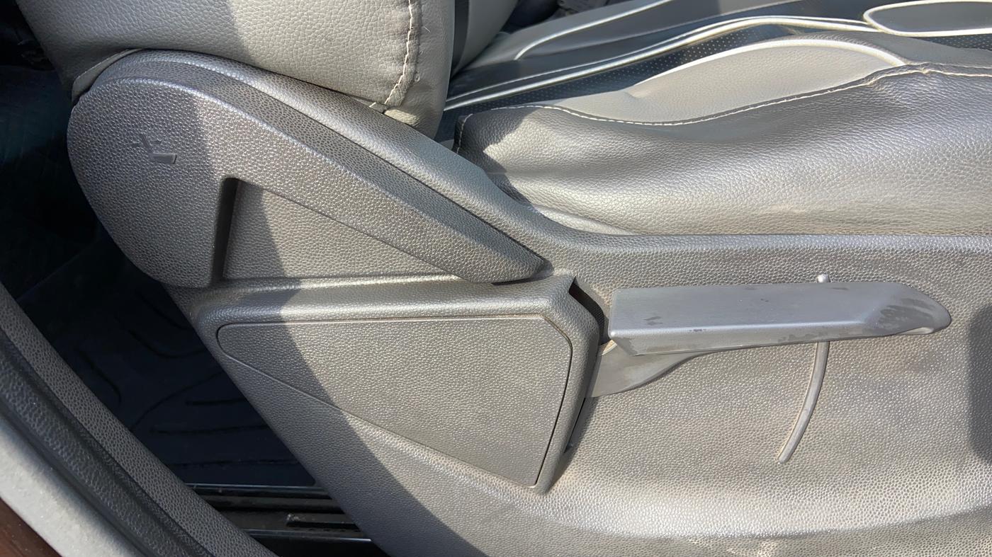 2017 Ford Ecosport TITANIUM 1.5L DIESEL, Diesel, Manual, 1,03,873 km, Driver Side Adjustment Panel