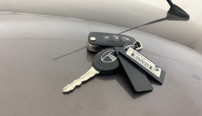 2017 Tata Tiago XZ PETROL, Petrol, Manual, 87,005 km, Key Close Up