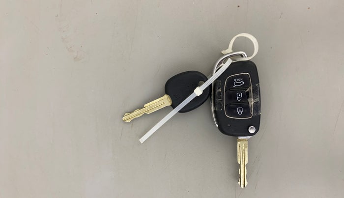 2019 Hyundai VENUE S 1.2, Petrol, Manual, 51,110 km, Key Close Up