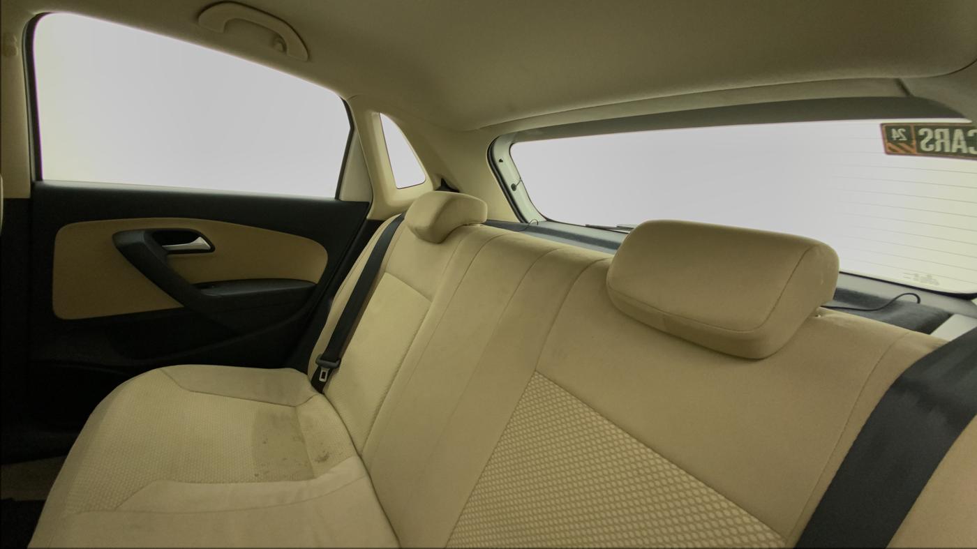 2015 Volkswagen Polo HIGHLINE1.2L, Petrol, Manual, 30,194 km, Right Side Rear Door Cabin