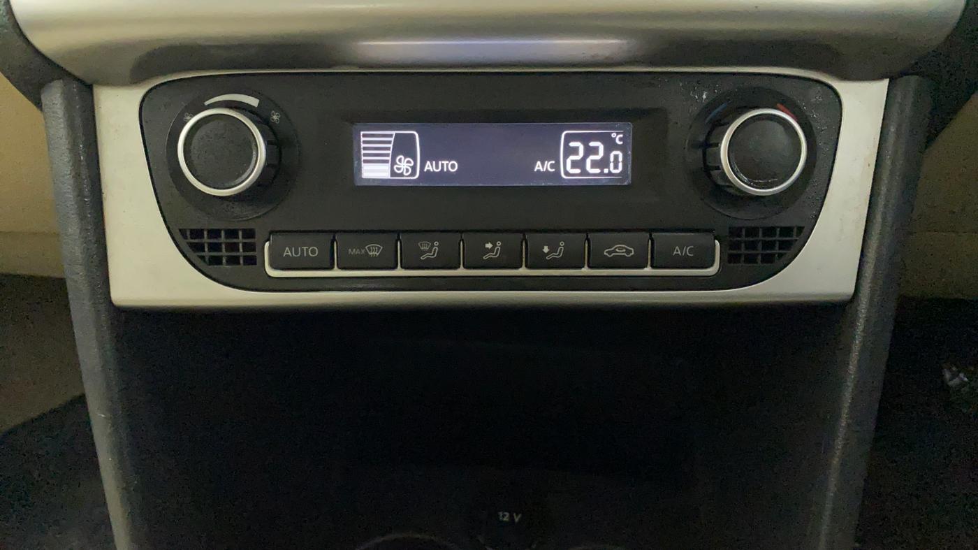 2015 Volkswagen Polo HIGHLINE1.2L, Petrol, Manual, 30,194 km, Automatic Climate Control