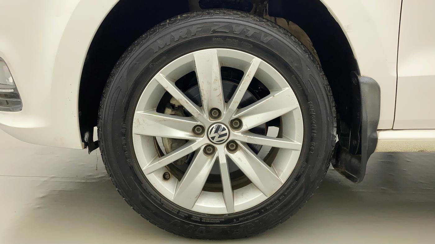 2015 Volkswagen Polo HIGHLINE1.2L, Petrol, Manual, 30,194 km, Left Front Wheel