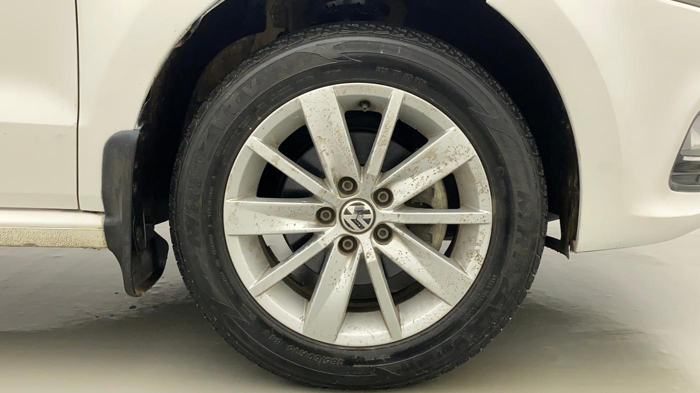 2015 Volkswagen Polo HIGHLINE1.2L, Petrol, Manual, 30,194 km, Right Front Wheel