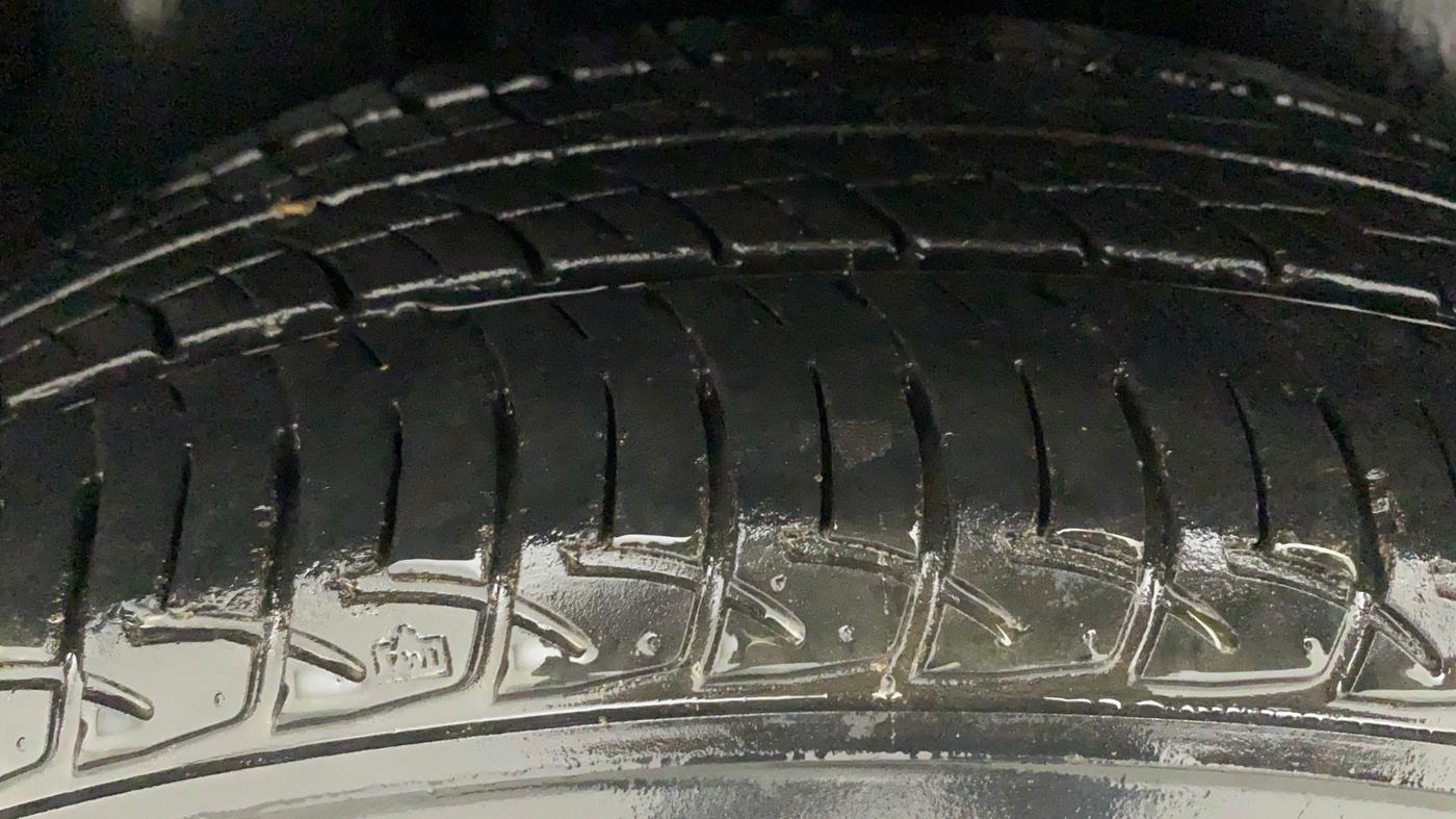 2015 Volkswagen Polo HIGHLINE1.2L, Petrol, Manual, 30,194 km, Right Rear Tyre Tread