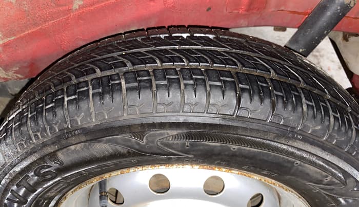2013 Maruti Wagon R 1.0 LXI, Petrol, Manual, 23,305 km, Left Rear Tyre Tread