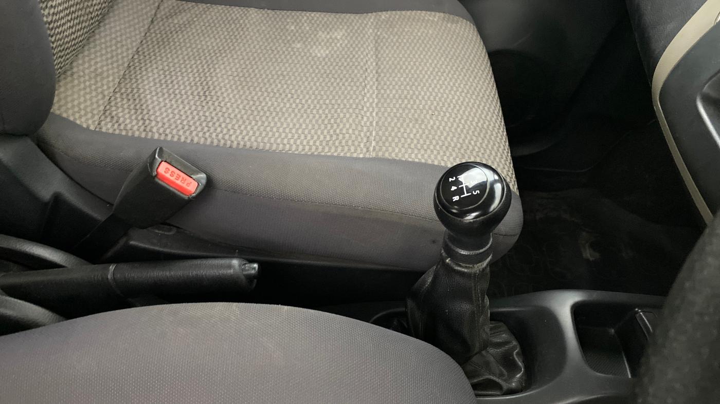 2013 Maruti Wagon R 1.0 LXI, Petrol, Manual, 23,305 km, Gear Lever