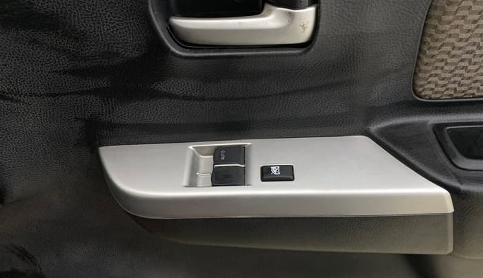 2013 Maruti Wagon R 1.0 LXI, Petrol, Manual, 23,305 km, Driver Side Door Panels Control