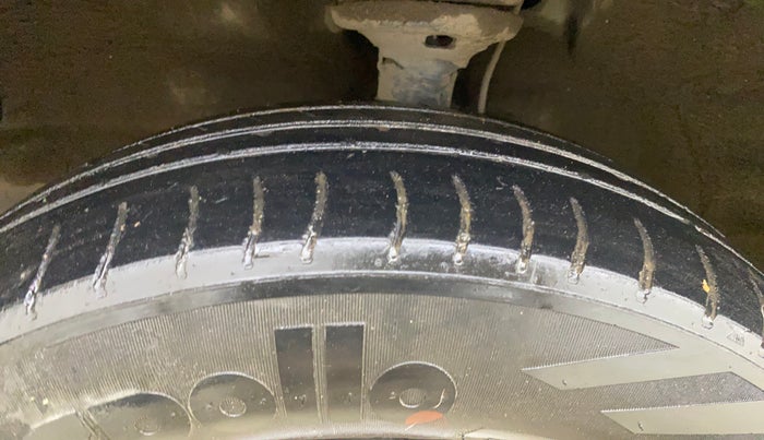 2018 Maruti Wagon R 1.0 LXI CNG, CNG, Manual, 1,03,894 km, Left Front Tyre Tread