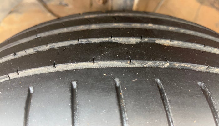 2021 Maruti Baleno ZETA PETROL 1.2, Petrol, Manual, 36,210 km, Left Front Tyre Tread