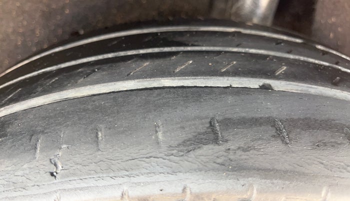 2021 Maruti Baleno ZETA PETROL 1.2, Petrol, Manual, 36,210 km, Left Rear Tyre Tread