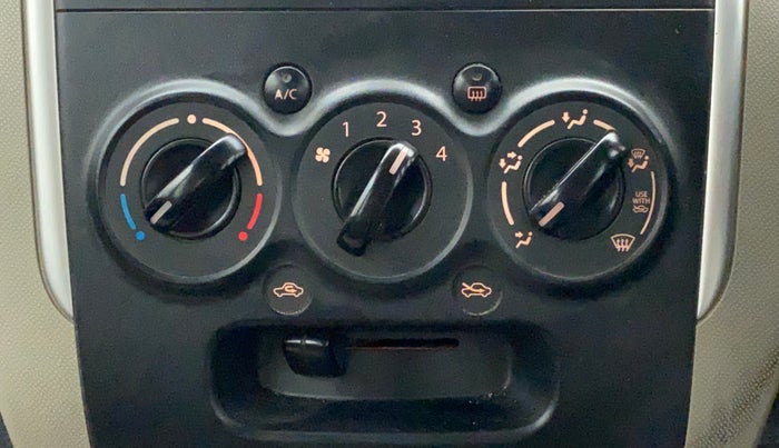 2015 Maruti Wagon R 1.0 VXI, Petrol, Manual, 70,766 km, AC Unit - Directional switch has minor damage