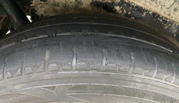 2015 Maruti Wagon R 1.0 VXI, Petrol, Manual, 70,766 km, Right Rear Tyre Tread
