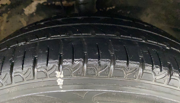 2015 Maruti Wagon R 1.0 VXI, Petrol, Manual, 70,766 km, Right Front Tyre Tread