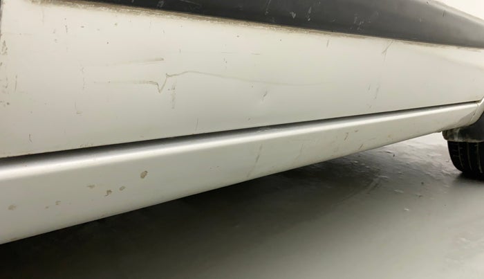 2015 Maruti Wagon R 1.0 VXI, Petrol, Manual, 70,766 km, Right running board - Minor scratches